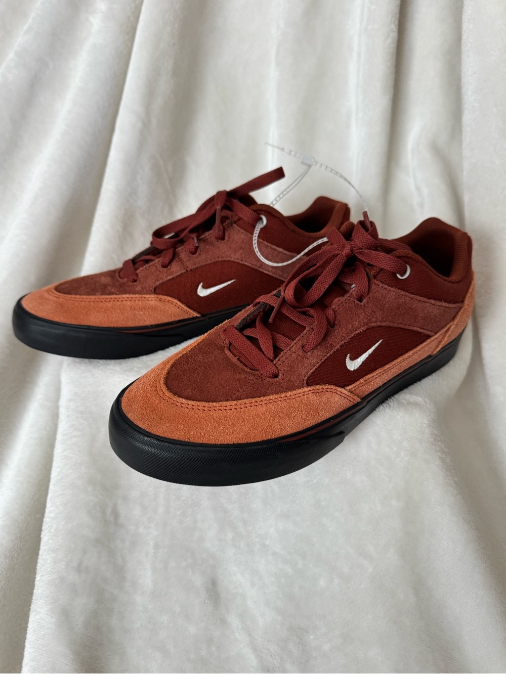 Nike SB Malor Men’s/ Youth Low-Top Suede Sneakers - Rust and Orange, size 7Y